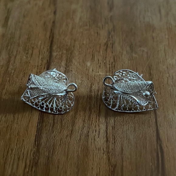 Gorgeous vintage filigree silver lily plant leaf earrings - Picture 1 of 4